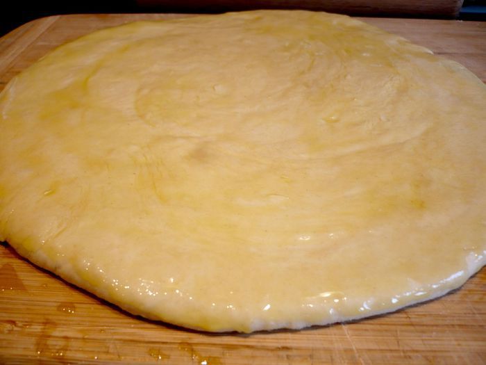 Индийская лепешка с куриной колбаской и овощами