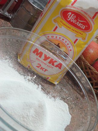 Карамельный медовик
