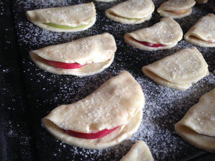 Творожно-песочное печенье с яблоками