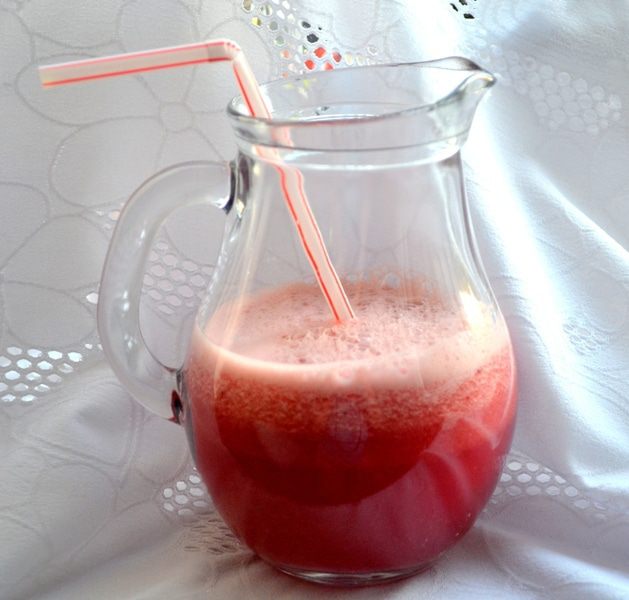 Фреш из черной смородины, вишни и арбуза