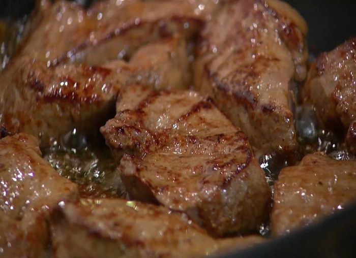 Телячья печень в винном соусе с шалфеем