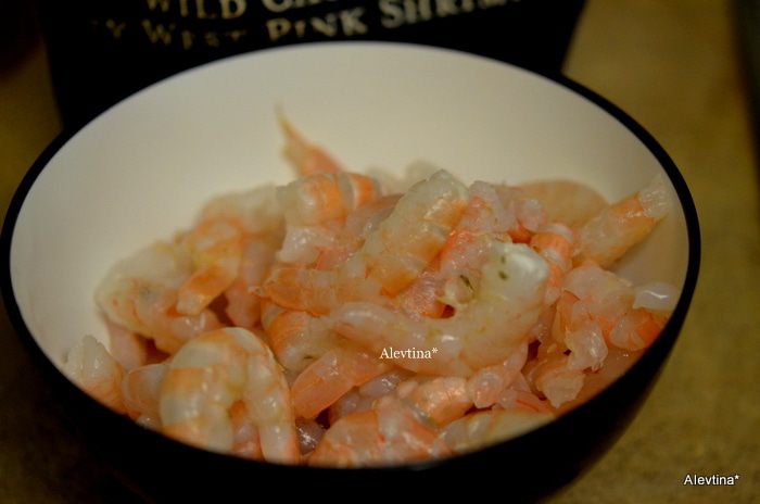 Паста с креветками, томатами и фетой