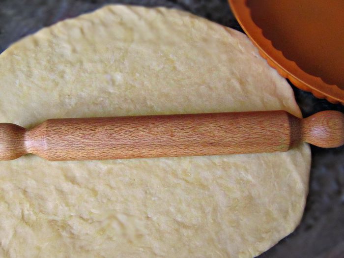 Луковый пирог со шпиком и сыром Джюгас 