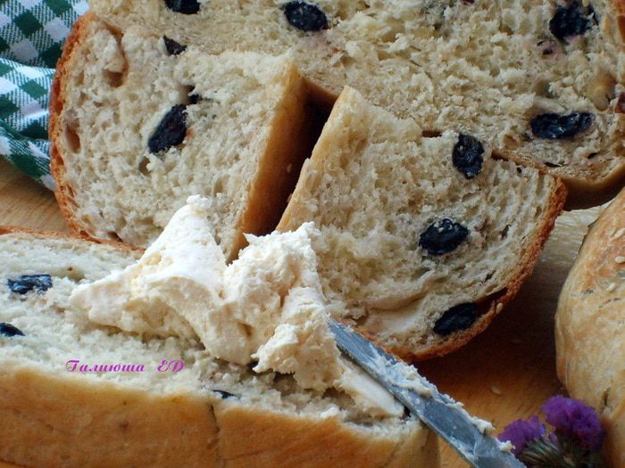 Хлебушек с изюмом, орехами и корицей