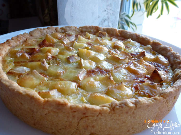 Киш с луком-пореем и сыром Камамбер