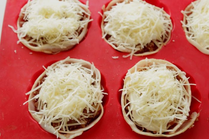 Мясные кексы с перепелиными яйцами