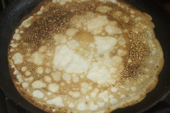 Блинчики-малышки с творогом в горшочках