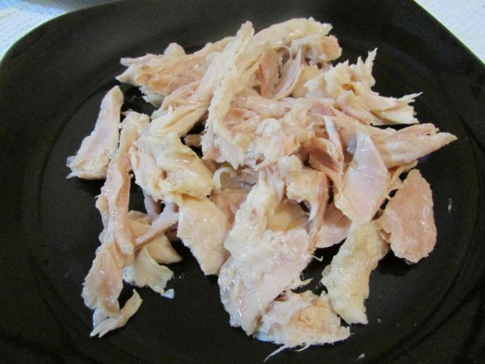 Роллы с яичных блинчиков с курицей и салатом