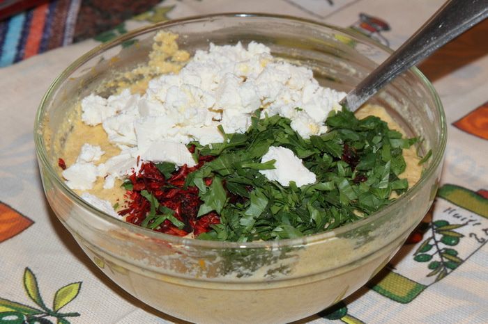 Закусочные кексы с брынзой и зеленью