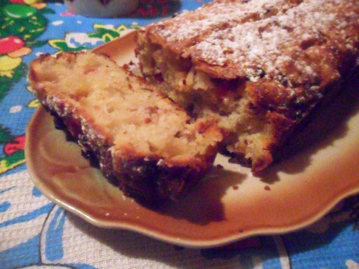 Кекс с красной и белой смородиной