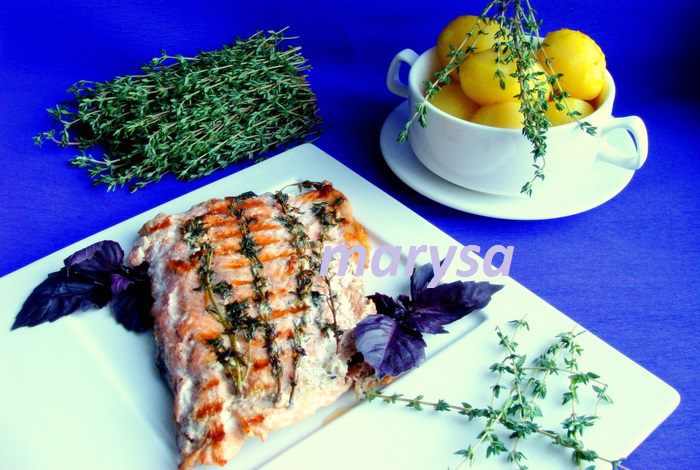 Слабосоленая горбуша с тимьяном, на гриле