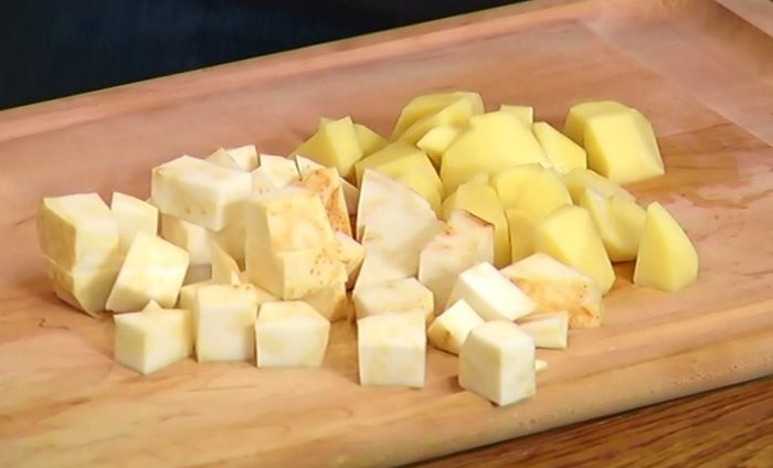 Суп-крем из фенхеля, сельдерея и порея с семгой