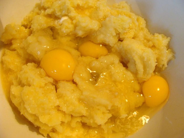 Мясной пирог с моцареллой на картофельном тесте