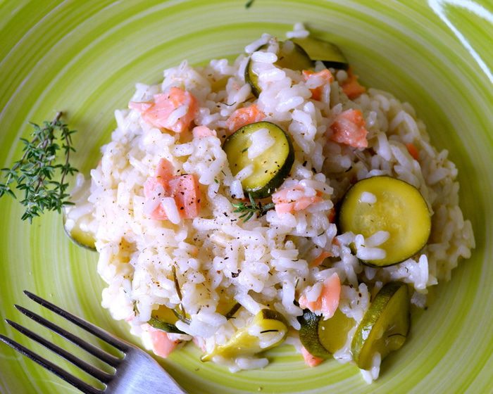 Ризотто с цукини и слабосоленым лососем