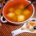 Куриный суп с рисово-сырными клецками