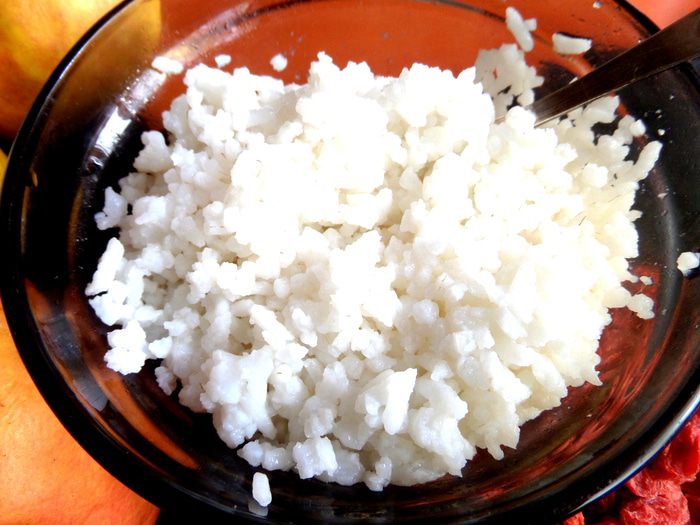 Сладкий суп с рисом, фруктами и ягодами