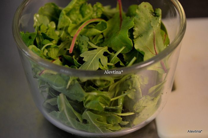 Шпинатный салат с заправкой