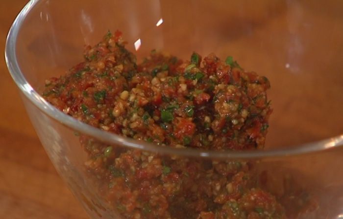 Паста с помидорами черри и красным песто 