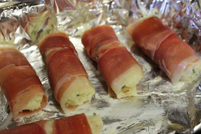 Картофельные рулетики в хамоне