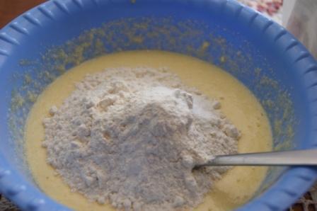 Яблочно-клюквенный пирог со сметанной заливкой