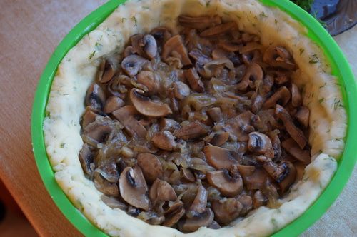 Картофельная запеканка с грибами и брокколи