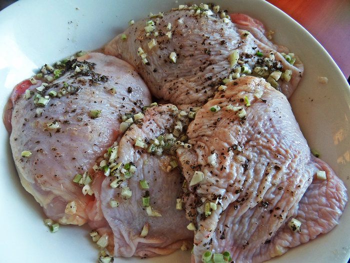 Курочка, запеченная в съедобной тарелке