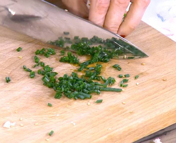 Яйца с семгой, запеченные в корзинках 