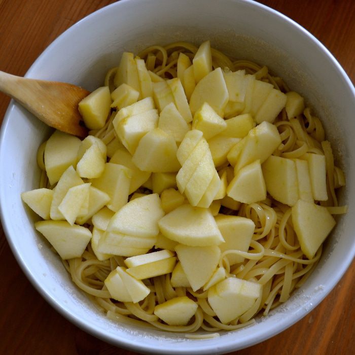 Яблочный макаронник 