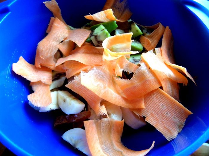 Фруктовый салат в съедобной тарелке