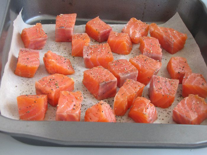 Лосось с зеленым салатом