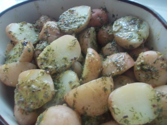 Молодой картофель с лимонно-зеленым маслом