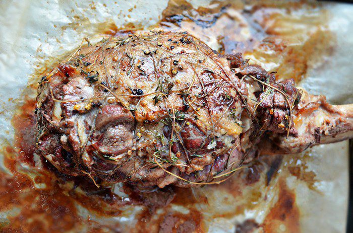 Баранья нога в слоеном тесте