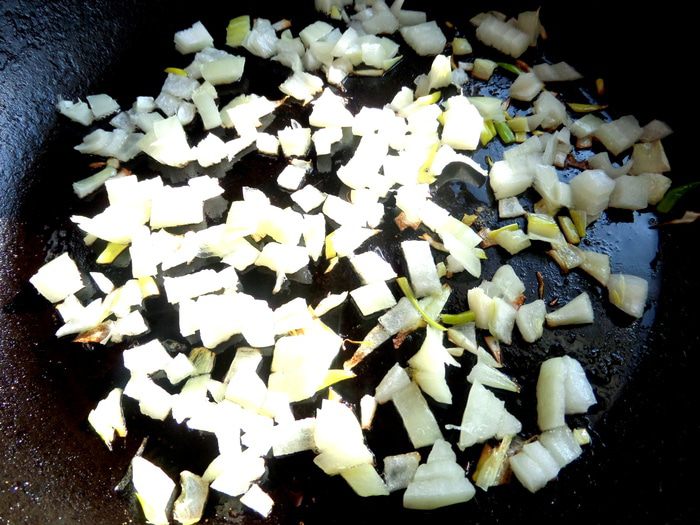 Пирог с капустой и черносливом