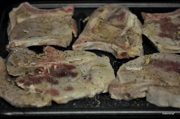 Cвиные отбивные в яблочном рассоле