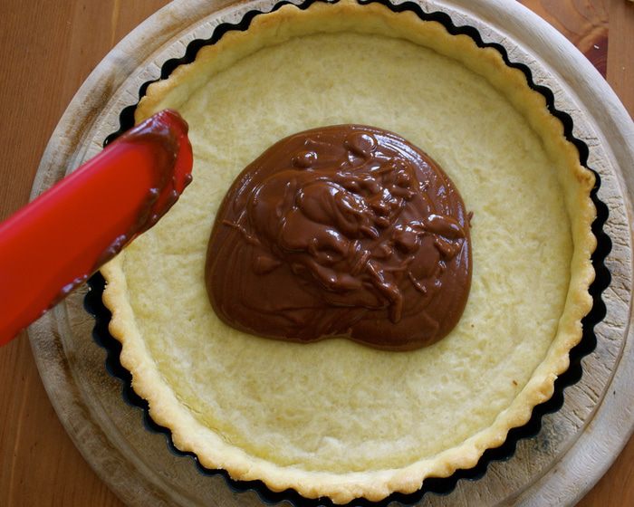 Шоколадно-сливочный тарт с фруктами