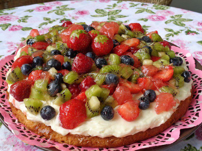 Фруктово-ягодный торт с нежным кремом из маскарпоне