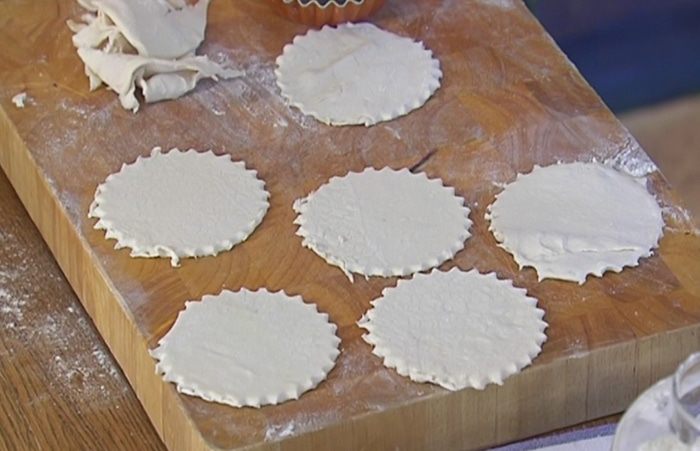 Тарты с раковыми шейками и зеленью