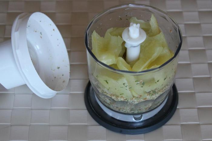 Татьятелле с соусом из миндаля и болгарского перца