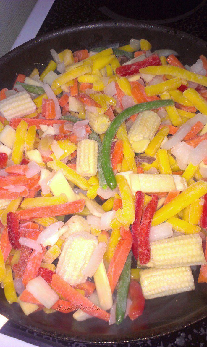 Кус-кус с паниром, овощами wok и ростками маша