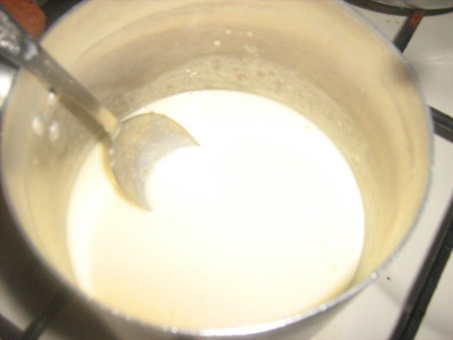 Йогуртово-медовая панна котта с малиной