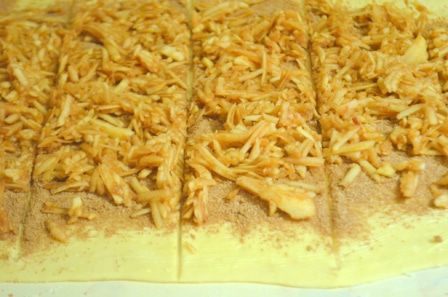 Яблочная гармошка с корицей и какао