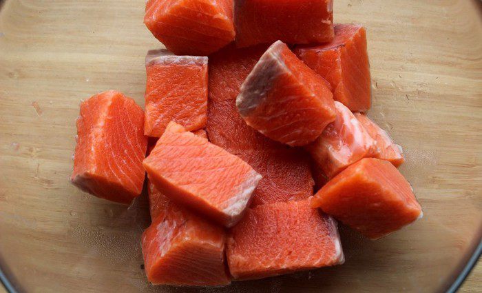 Шашлычки из лосося и овощей