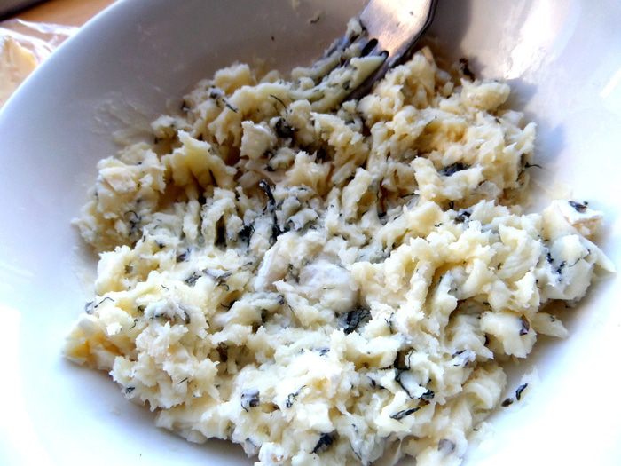 Сырная закуска-шарики в томатном соусе