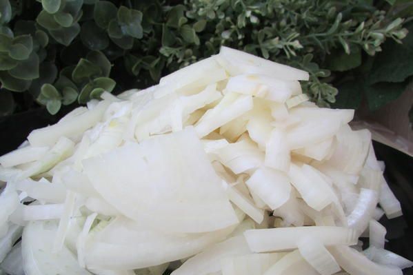 Печеночные шарики с жареным луком в фисташках