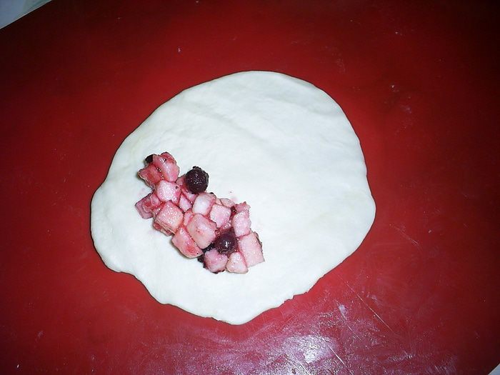 Ложное слоеное тесто и рогалики с яблоками из него