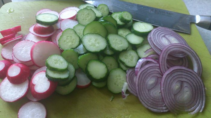 Салат с йогуртовым соусом