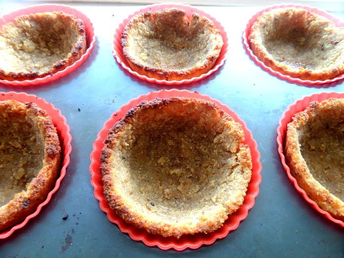 Хлебные корзиночки с паштетом из печени и сыра