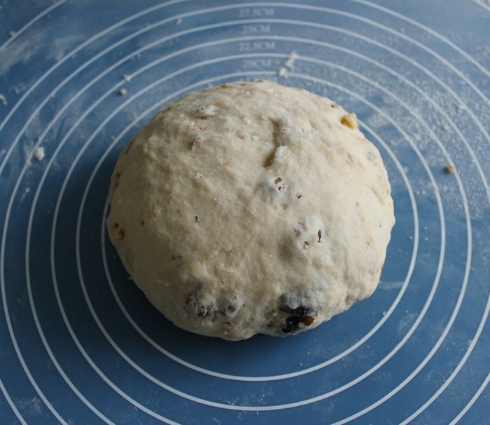 Булка с грецкими орехами