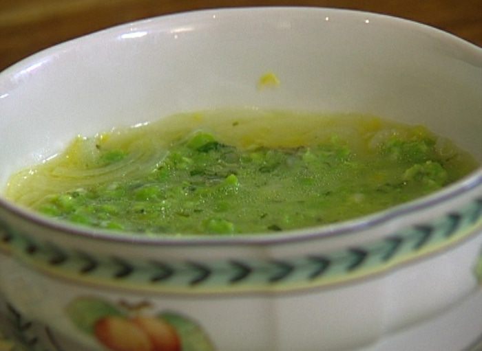 Семга с супом-пюре из зеленого горошка