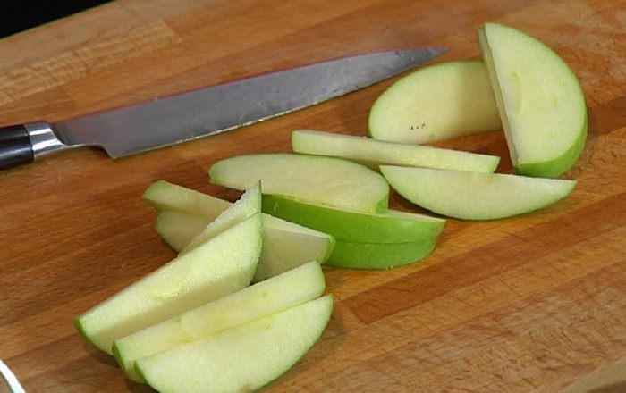 Яблочно-грушевый пирог с изюмом 